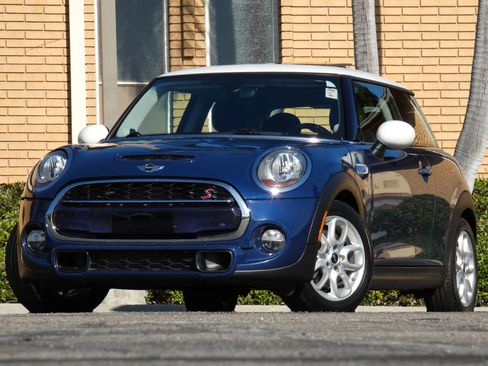 Used 2015 MINI Cooper S image 2