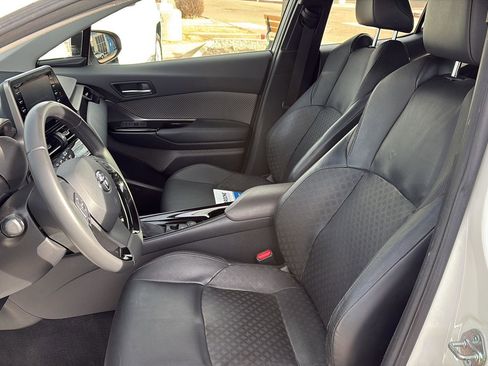 Used 2021 Toyota C-HR Limited image 6