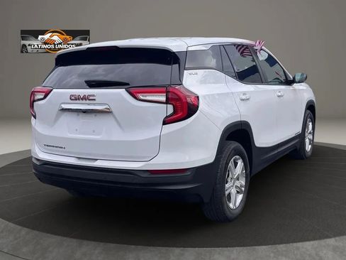 Used 2024 GMC Terrain SLE FWD image 5