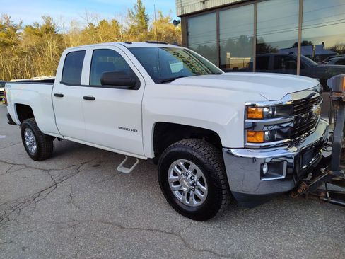 Used 2015 Chevrolet Silverado 2500 LT w/ LT Convenience Package image 3