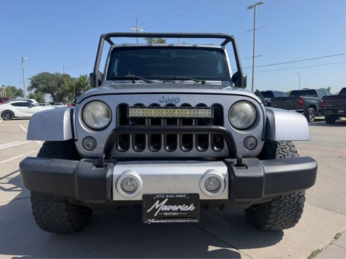 Used 2014 Jeep Wrangler Unlimited Sahara AWD/4WD image 7