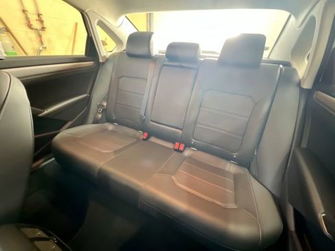 Certified 2022 Volkswagen Passat 2.0T SE image 22