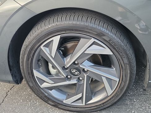 Certified 2025 Hyundai Elantra SEL FWD image 7