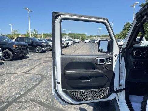 Used 2021 Jeep Wrangler Unlimited Sahara w/ Cold Weather Group AWD/4WD image 22