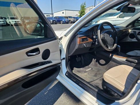 Used 2011 BMW 335i Sedan image 16