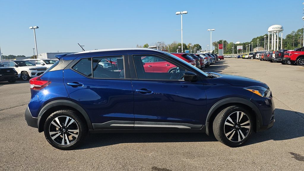 Used 2018 Nissan Kicks SR FWD image 2