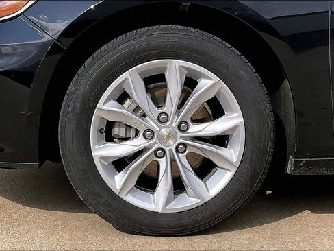 Used 2025 Chevrolet Malibu LT image 9