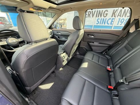 Used 2023 Nissan Rogue SV w/ SV Premium B Package image 29