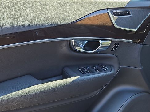 Used 2019 Volvo XC90 T5 Momentum w/ Advanced Package image 12