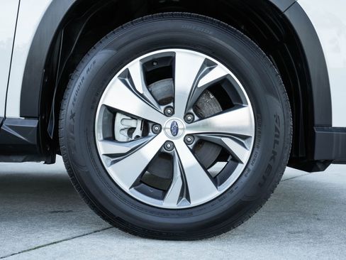 Used 2024 Subaru Ascent Premium w/ Convenience Package image 25