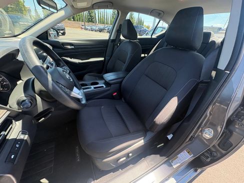 Used 2025 Nissan Altima 2.5 SV FWD image 36