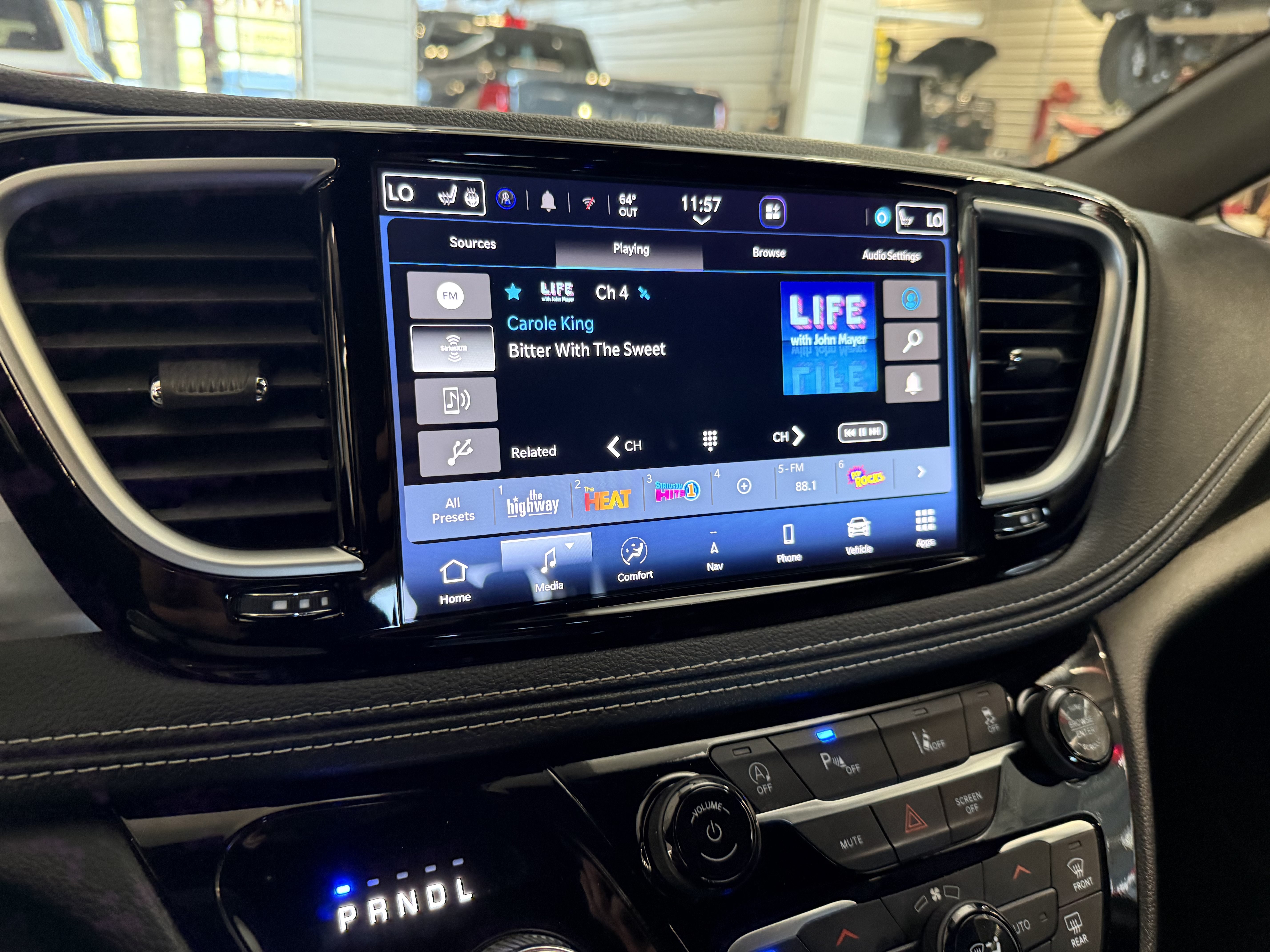 Certified 2025 Chrysler Pacifica Limited AWD/4WD image 52