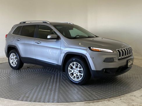 Used 2015 Jeep Cherokee Latitude w/ Cold Weather Group image 7