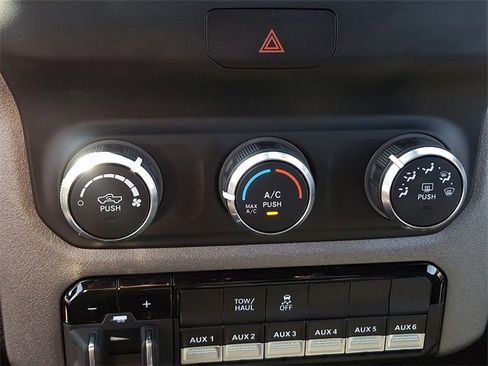 Used 2024 RAM 2500 Tradesman w/ Chrome Appearance Group image 13