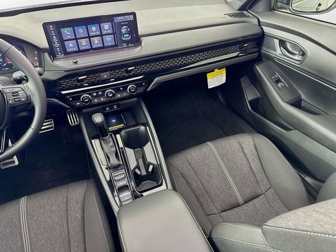 Used 2025 Honda Accord Sport image 29