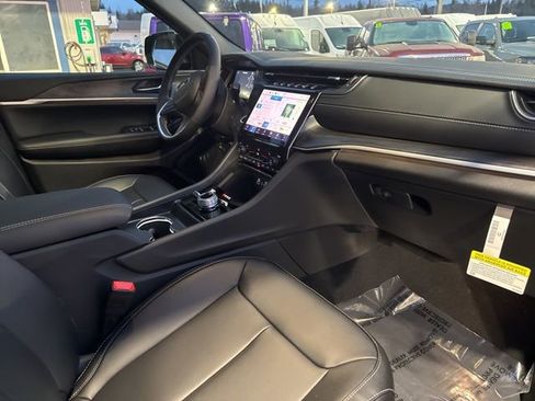 New 2025 Jeep Grand Cherokee L Limited image 8