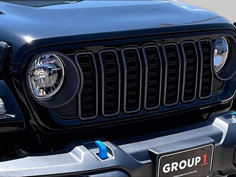 Used 2024 Jeep Wrangler Unlimited AWD/4WD image 30