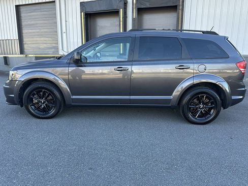 Used 2020 Dodge Journey SE w/ SE Popular Equipment Group image 2