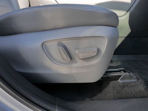 Used 2022 Toyota Highlander XLE image 12