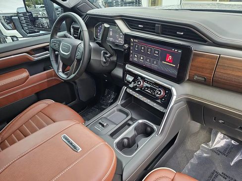 Used 2026 GMC Sierra 2500 Denali Ultimate image 10