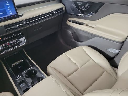 Used 2023 Lincoln Corsair FWD image 10