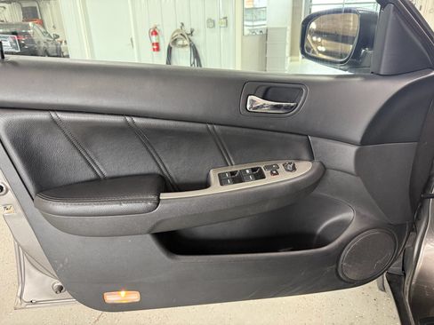 Used 2006 Honda Accord EX-L image 10