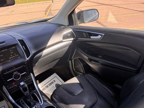 Used 2015 Ford Edge Titanium w/ Equipment Group 302A AWD/4WD image 18