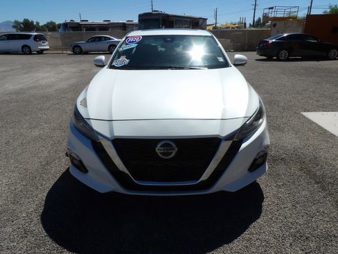 Used 2020 Nissan Altima 2.0 Platinum FWD image 3