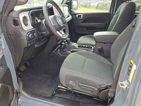 Certified 2025 Jeep Wrangler Unlimited Sahara w/ Safety Group AWD/4WD image 19