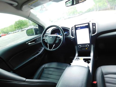 Used 2022 Ford Edge SEL w/ Convenience Package image 6