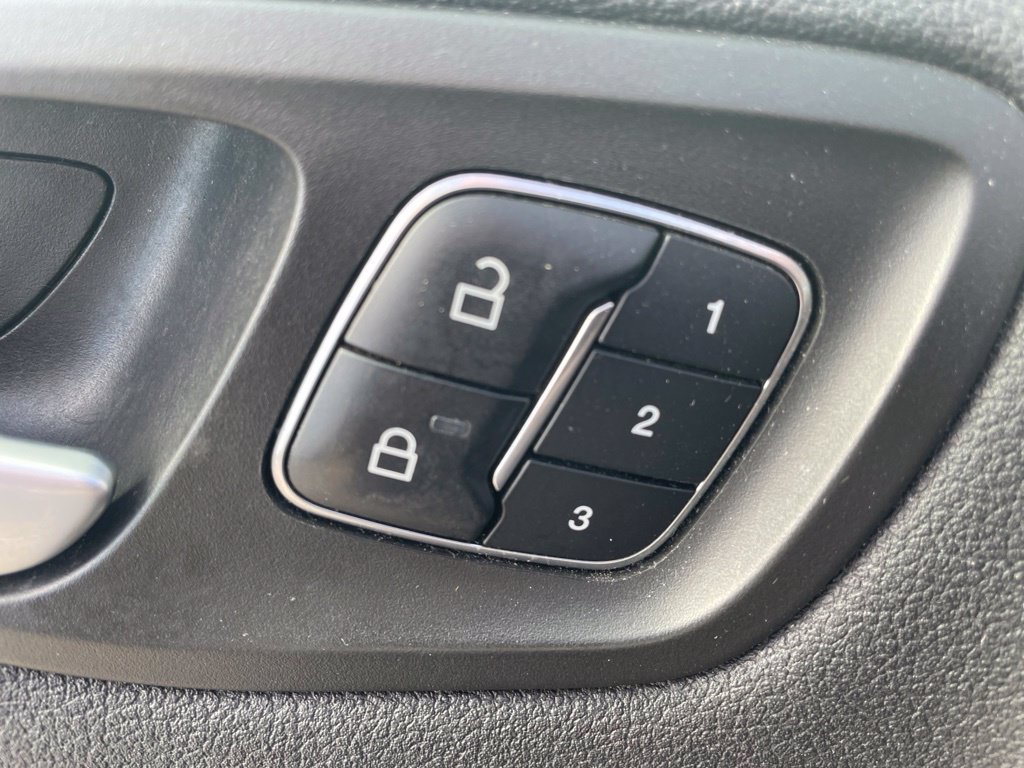 Used 2019 Ford Escape Titanium AWD/4WD image 11