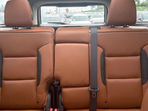 Used 2017 GMC Acadia SLT AWD/4WD image 9