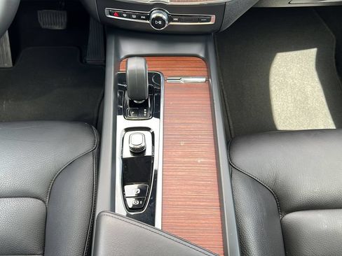 Used 2023 Volvo XC60 B5 Plus AWD/4WD image 18