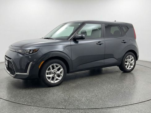 Used 2025 Kia Soul LX w/ LX Technology Package image 3