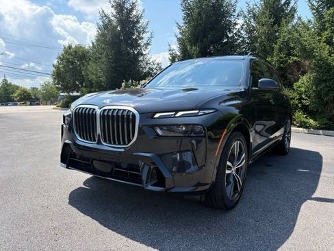 Used 2023 BMW X7 xDrive40i w/ M Sport Package AWD/4WD image 1