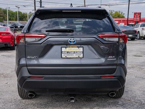 Used 2021 Toyota RAV4 XLE Premium image 6