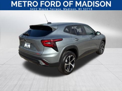 Used 2025 Chevrolet Trax RS w/ Driver Confidence Package FWD image 9