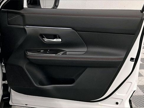 New 2026 Nissan Kicks SR w/ Cold Weather Package image 33