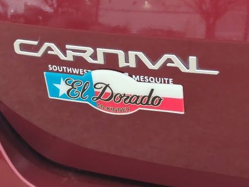 Used 2024 Kia Carnival EX image 32