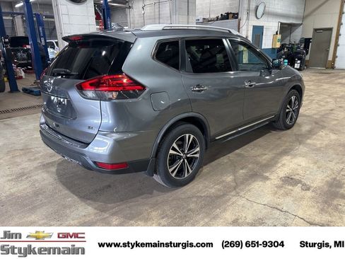 Used 2017 Nissan Rogue SL w/ SL Premium Package FWD image 12