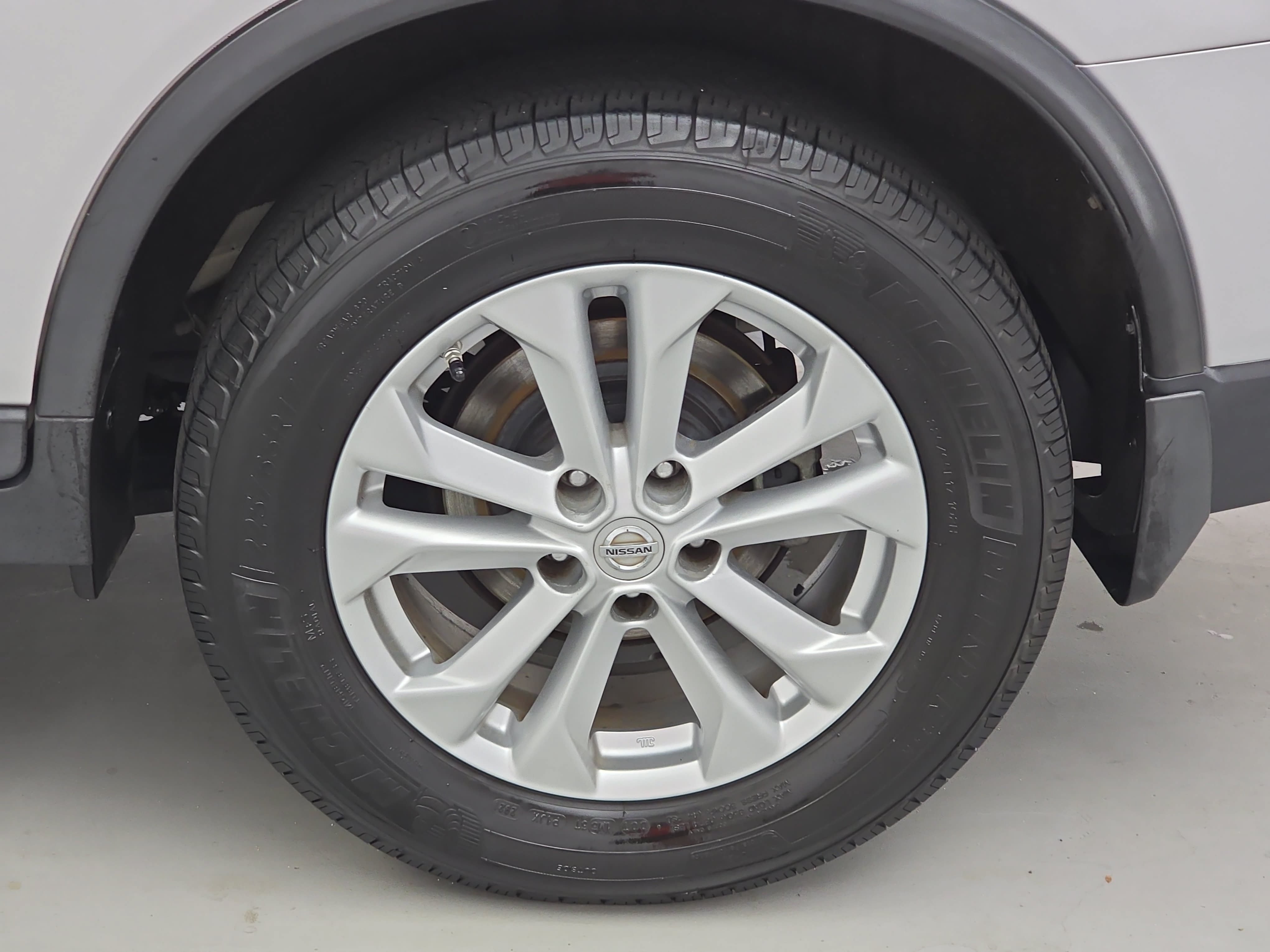 Used 2015 Nissan Rogue SV FWD image 31