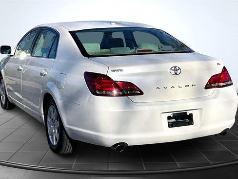 Used 2010 Toyota Avalon XL image 4
