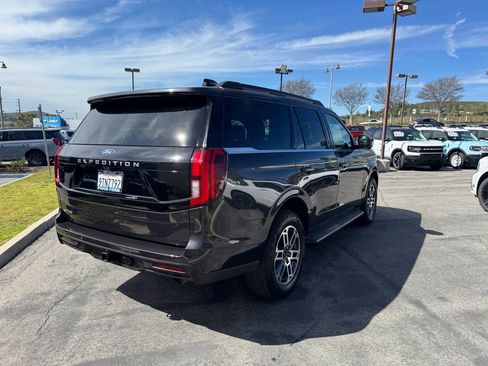 Used 2025 Ford Expedition Active image 5