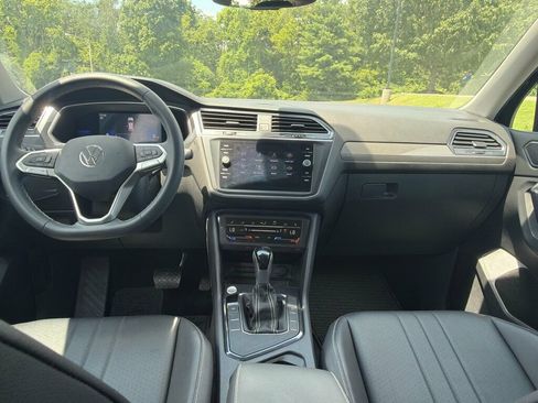 Used 2022 Volkswagen Tiguan SE FWD image 11