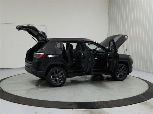 New 2026 Jeep Compass Latitude image 15