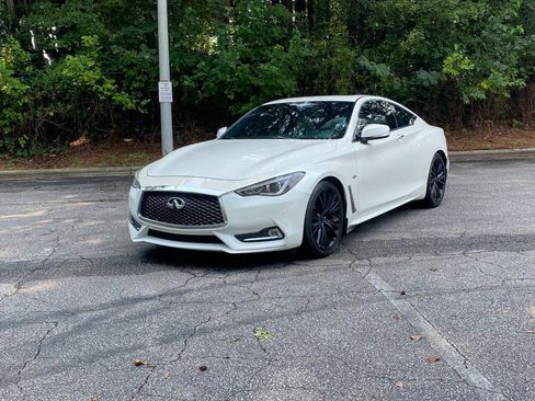 Used 2018 INFINITI Q60 3.0t Luxe w/ Sensory Package 3.0T Luxe RWD image 2