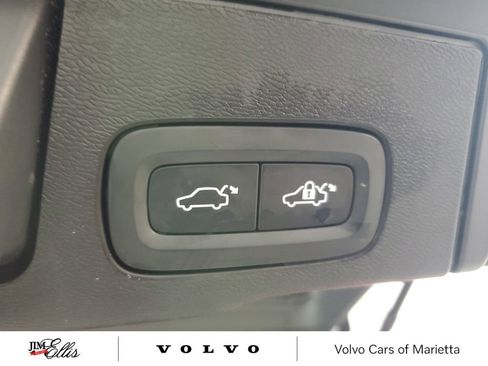 Used 2023 Volvo XC60 B5 Ultimate w/ Protection Package Premier image 11