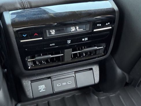 Used 2025 Acura MDX SH-AWD image 28