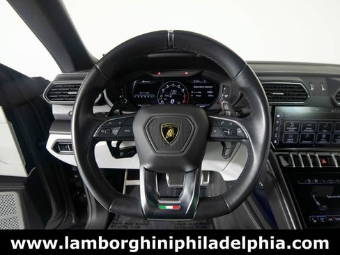 Used 2022 Lamborghini Urus AWD/4WD image 20