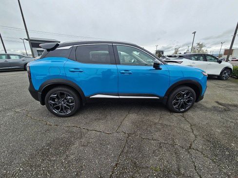 Used 2025 Nissan Kicks SR w/ SR Premium Package image 9